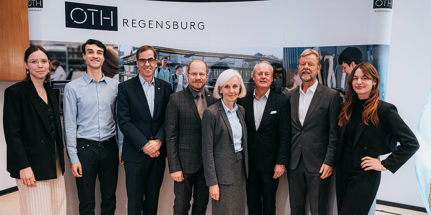 Sie sorgten für eine stimmungsvolle und meinungsstarke Feier. Foto: OTH Regensburg/Sebastian Pieknik