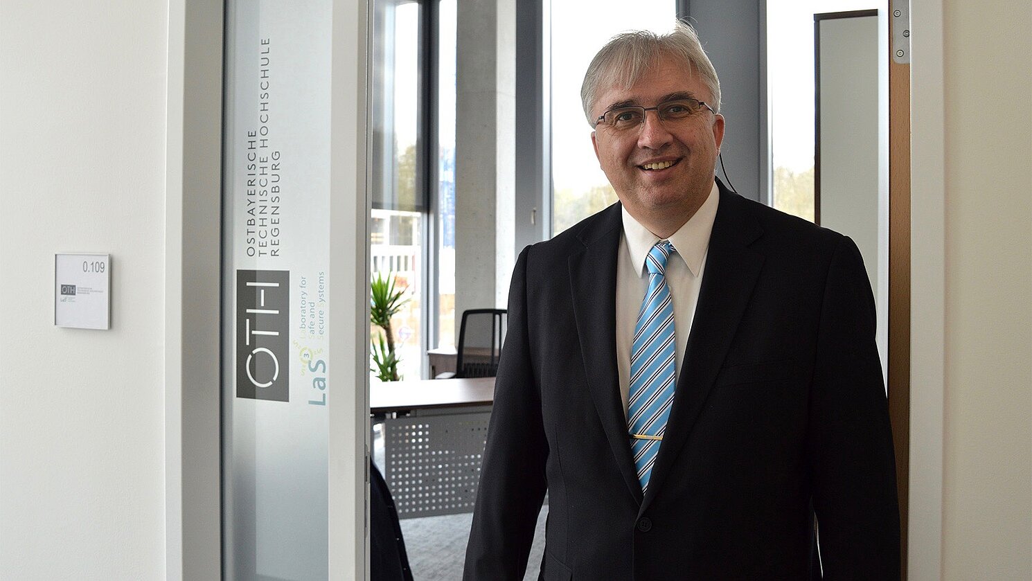Prof. Dr. Jürgen Mottok von der OTH Regensburg nahm Ende Januar 2019 an der „MISRA C++ Workinggroup“ in Großbritannien teil. 