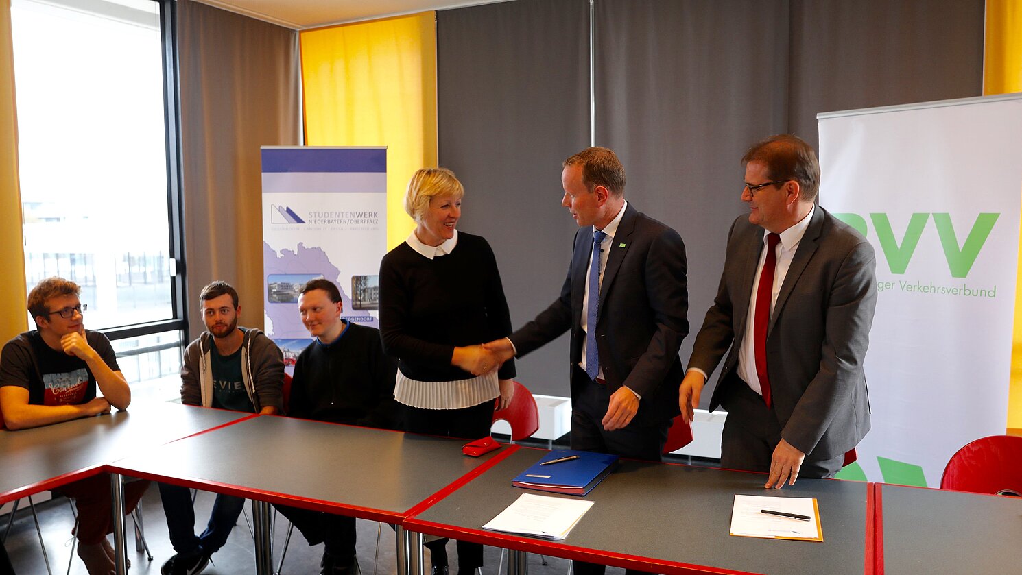Studentenwerk Niederbayern/Oberpfalz und Regensburger Verkehrsverbund (RVV) einigten sich Ende Oktober 2018 auf ein neues Semesterticket Regensburg. Foto: Studentenwerk Ndb./Obp.