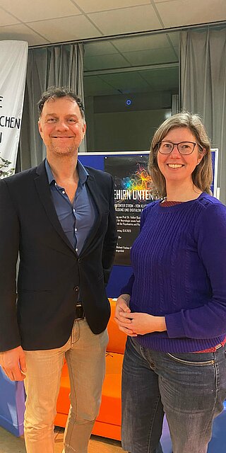 Prof. Dr. Volker Busch und Dekanin Prof. Dr. Katherine Gürtler