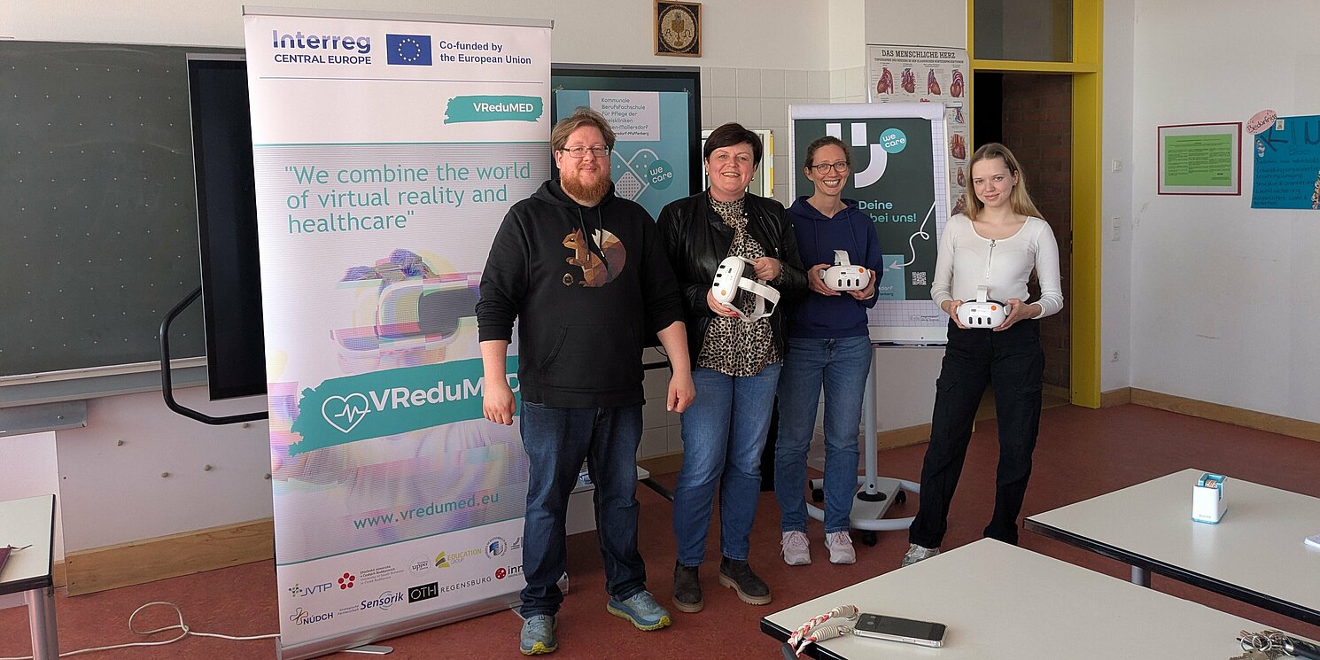 Die Projektgruppe rund um Anselm Stadler, Wissenschaftlicher Mitarbeiter der Fakultät für Angewandte Sozial- und Gesundheitswissenschaften. 