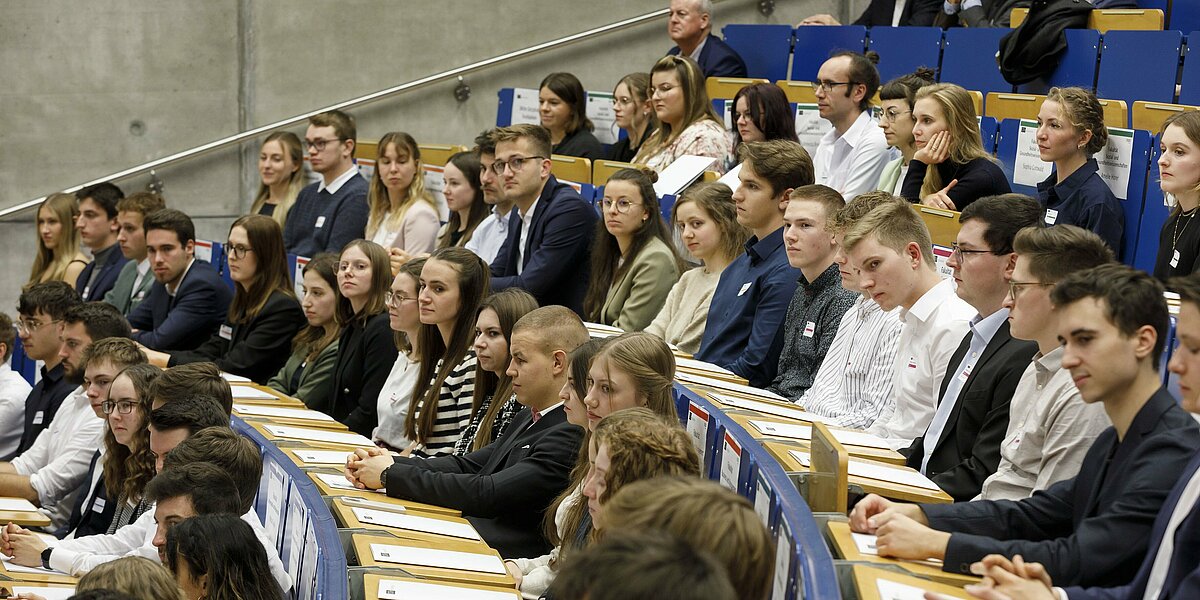 Stipendiatinnen und Stipendiaten bei der Vergabefeier im Hörsaal