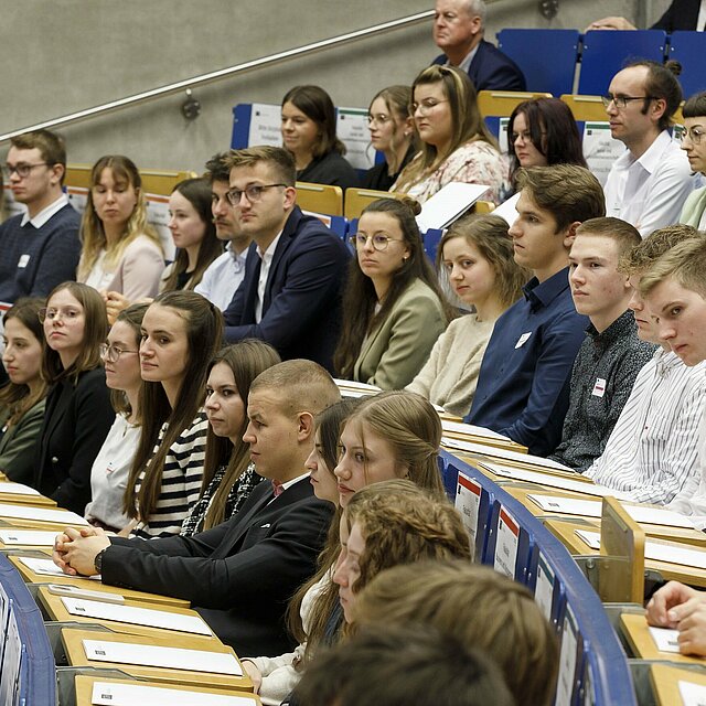 Stipendiatinnen und Stipendiaten bei der Vergabefeier im Hörsaal