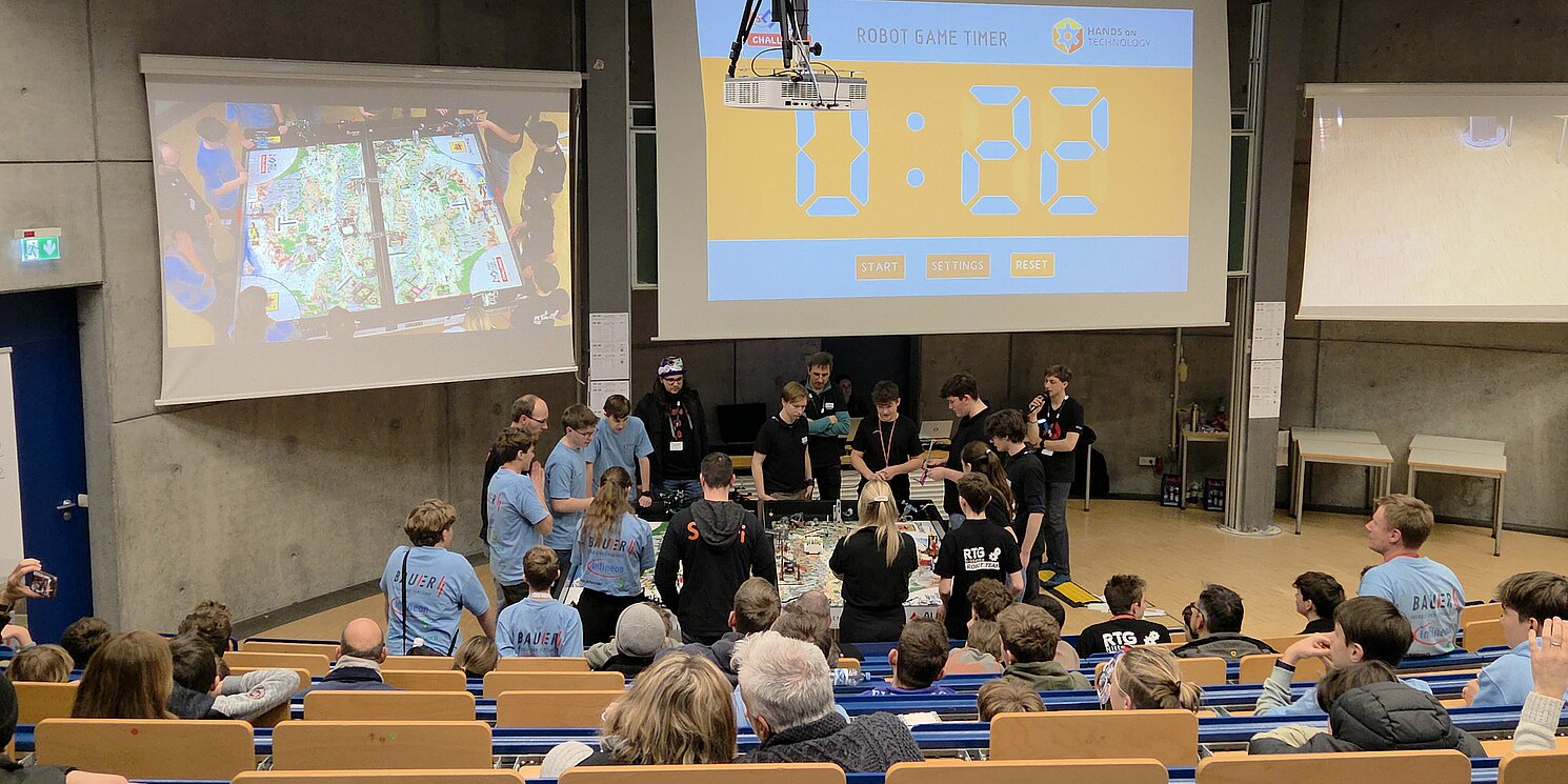 Mit viel Kreativität und technischem Know-how entwickelten die Teams Lösungen, um Herausforderungen von Archäologinnen und Archäologen zu verstehen und zu meistern. Foto: OTH Regensburg/Valentina Burghart