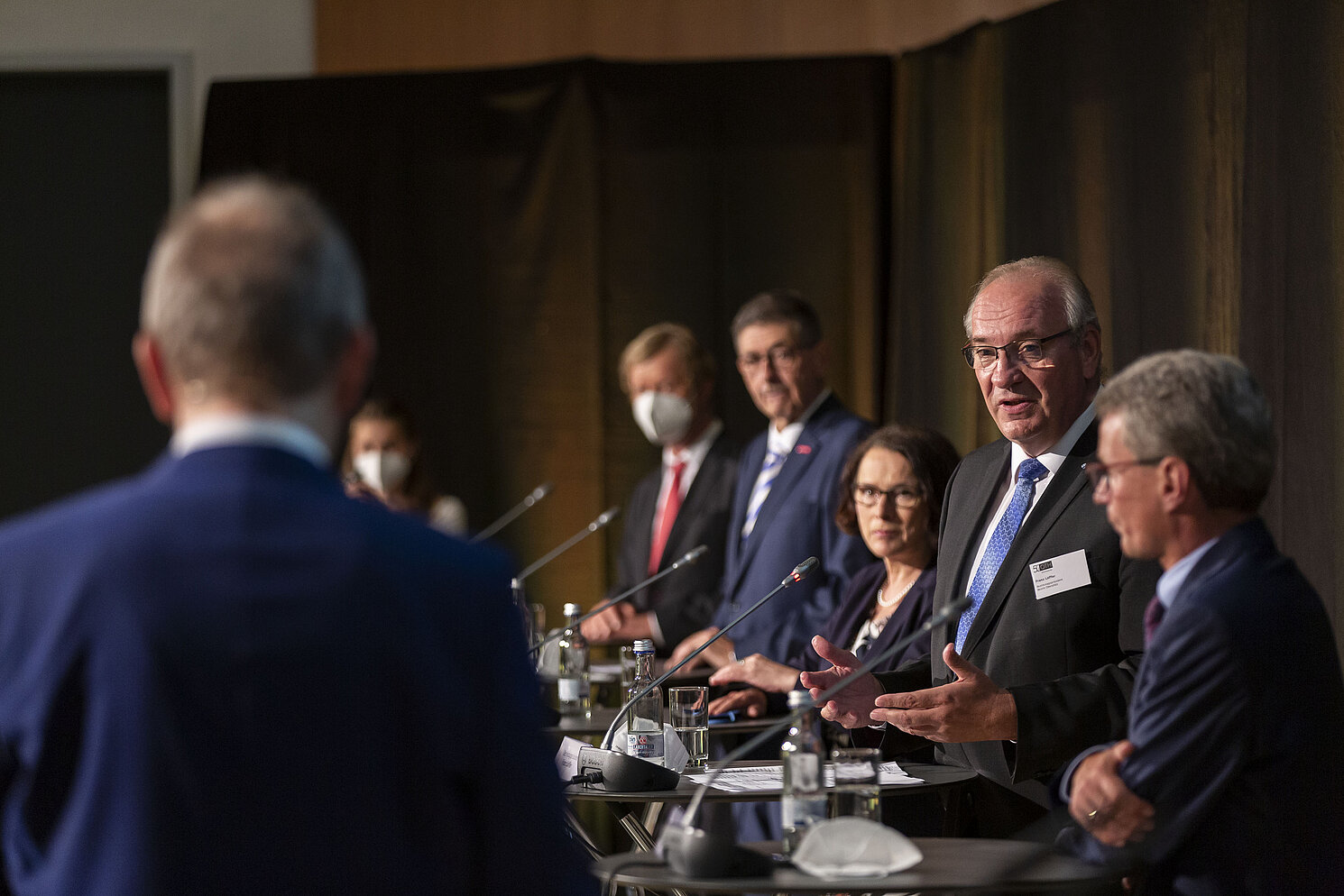 Podiumsdiskussion mit (v.li.) Regina Griesbeck, Prof. Dr. Wolfgang Baier, Dr. Georg Haber, Oberbürgermeisterin Gertrud Maltz-Schwarzfischer, Bezirkstagspräsident Franz Löffler und Minister Bernd Sibler.
