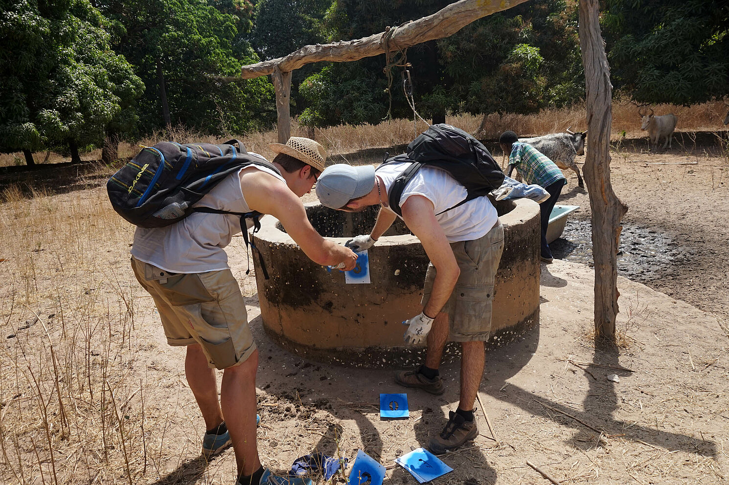 Michael Schäch und Markus Schmidt bei der Brunnennummerierung in Souda 