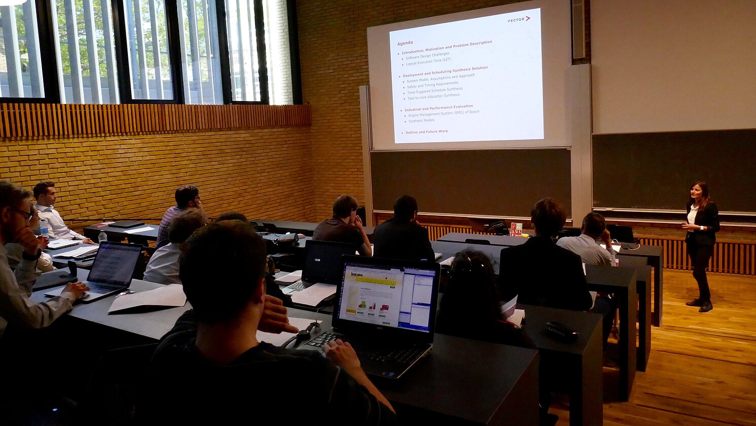 Erjola Lalo von der OTH Regensburg informierte das Publikum im Rahmen des FORMUS³IC-Workshops, der ein Programmpunkt der 32. „International Conference on Architecture of Computing Systems“ (ARCS) war, über Logical Execution Time (LET) auf Mehrkernsystemen.
