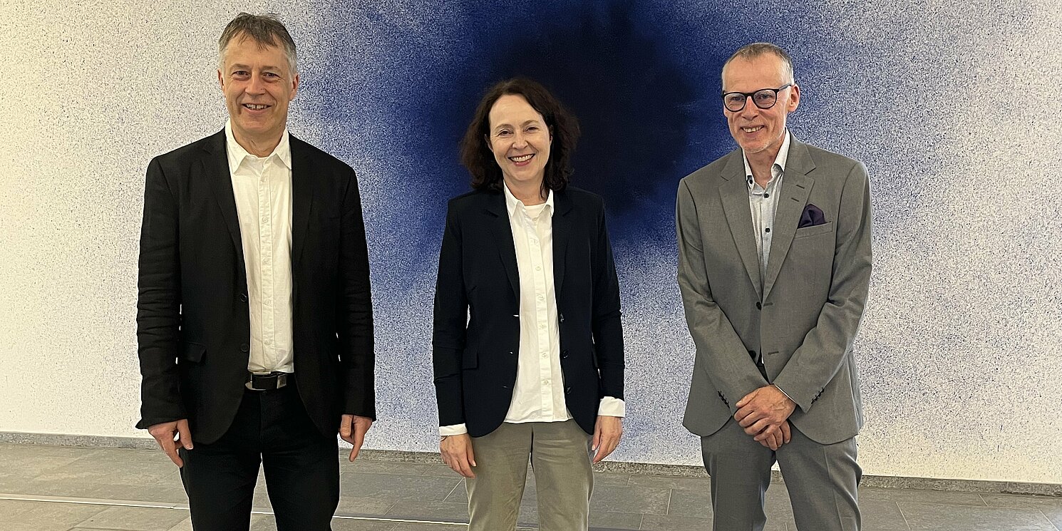 Von links: Die Redner*in des Abends: Prof. Dr. Karsten Weber, Prof. Dr. Klaudia Winkler und Dr. Matthias Kampmann. Foto: Petra Schmöller, OTH Regensburg