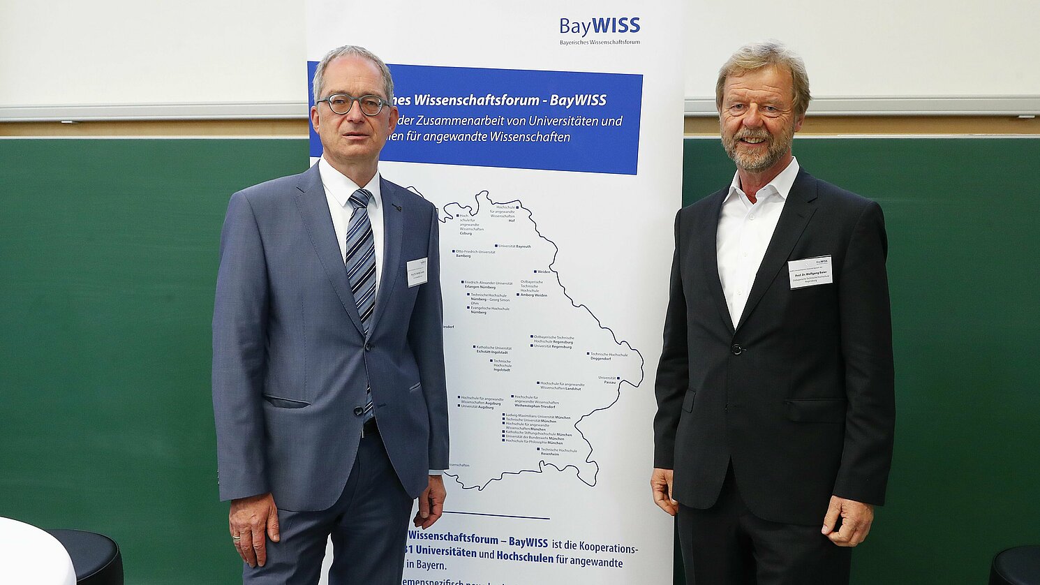 Prof. Dr. Stefan Leible (li.), Präsident Universität Bayreuth und stellv. Vorsitzender des Lenkungsrats des Bayerischen Wissenschaftsforums (BayWISS), mit Prof. Dr. Wolfgang Baier (re.), Präsident der OTH Regensburg und Vorsitzender des Lenkungsrats von BayWISS.