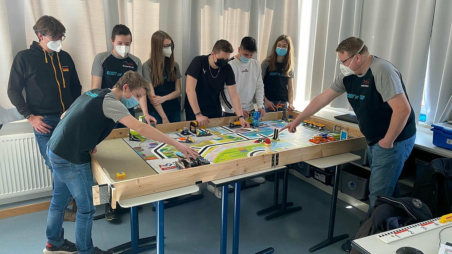 Das Team „Robot on Tour 1“ aus Riedenburg siegte in der Kategorie Robotgame. Foto: Klaus Luber