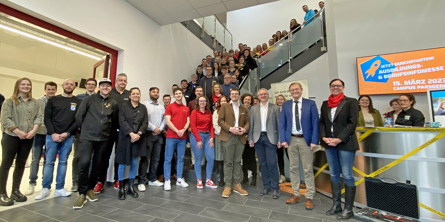 Rund 400 Schülerinnen und Schüler besuchten die 2. Parsberger Jobmesse. Foto: TC Parsberg-Lupburg Rund 400 Schülerinnen und Schüler besuchten die 2. Parsberger Jobmesse. Foto: TC Parsberg-Lupburg