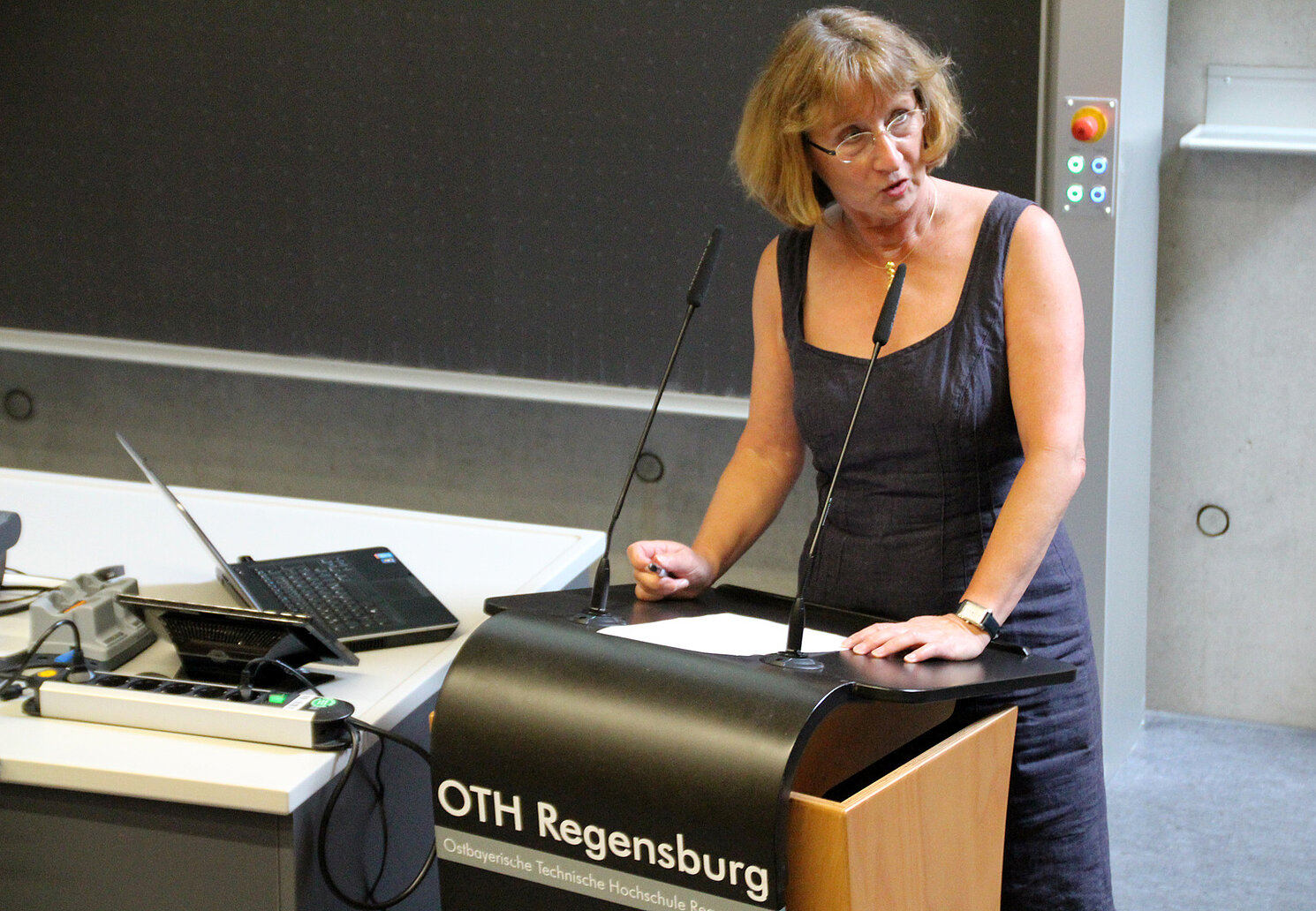 Professorin Dr. Christine Süß-Gebhard moderierte die Veranstaltung.