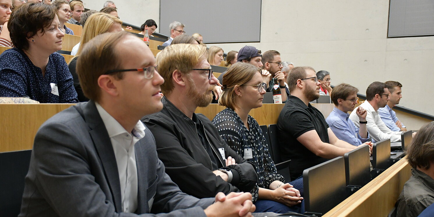 Mehr als 100 Gäste aus Wirtschaft, Wissenschaft und Gesellschaft kamen zur Auftaktveranstaltung von „Kooperation Konkret!“ an die OTH Regensburg. Foto: OTH Regensburg/Simone Grebler