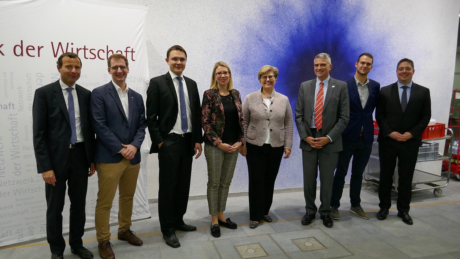 Von links: Markus Zink, Dr. Matthias Segerer, Prof. Dr. Markus Westner, Dr. Eva Stüber, Karin Siegert (Vizepräsidentin der IHK Regensburg), Prof. Dr. Thomas Falter (OTH Regensburg), Simon Schlegl (MSc-Absolvent, OTH Regensburg) und Mirco Fröhlich. 