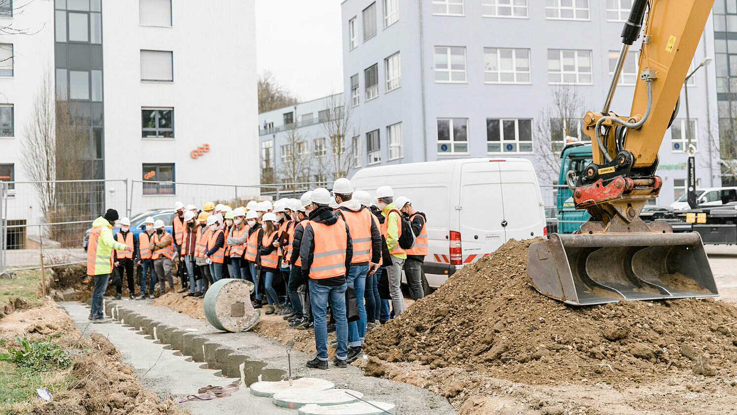 Besichtigung der Bohrschablone mit Michael Schmidt an der Baustelle Gollwitzer.