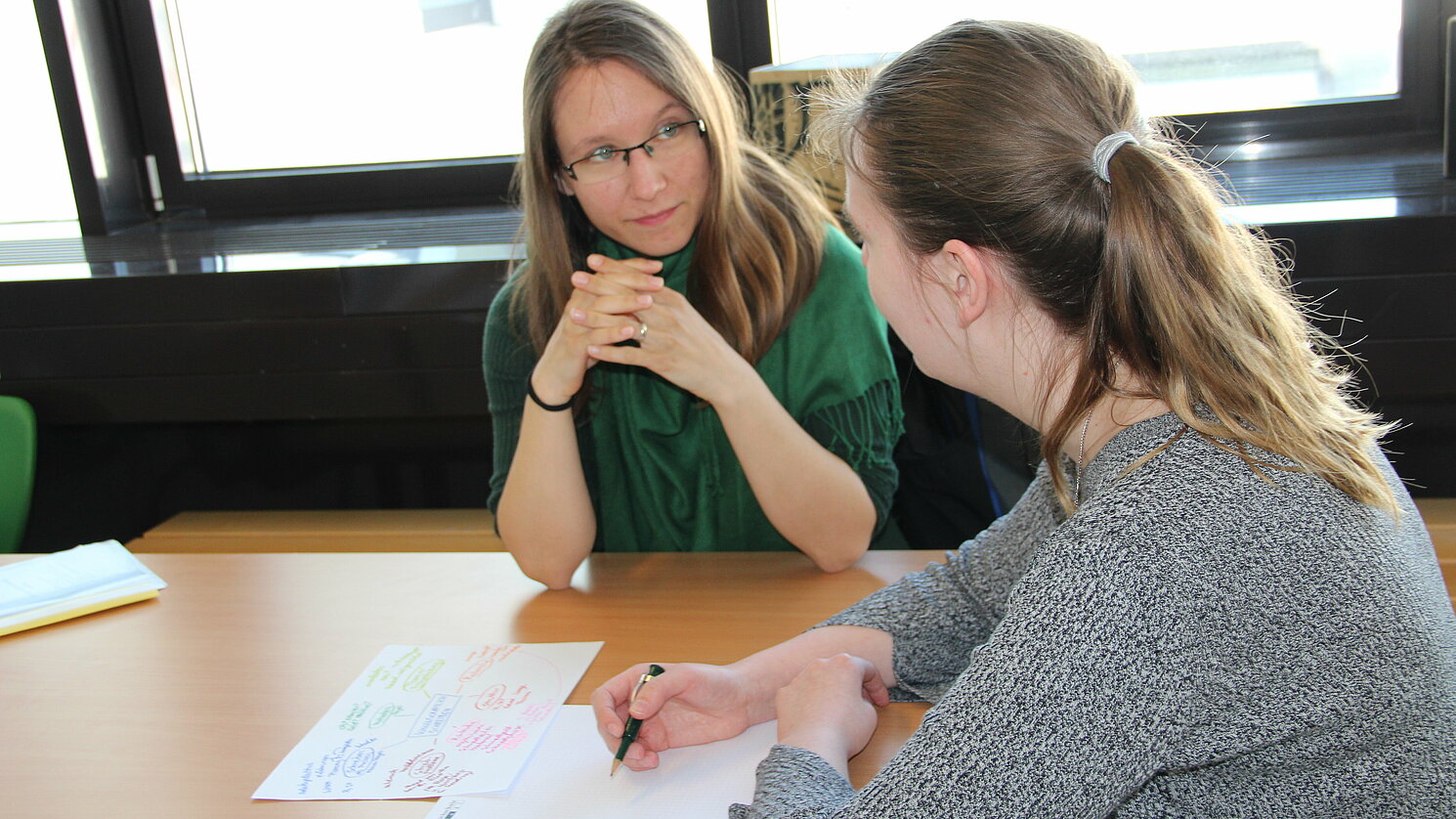 Dozentin Ines Spieker (M. A.) ist Literaturwissenschaftlerin und Schreibberaterin und unterstützt Studierende zukünftig in Fragen rund um das akademische Schreiben