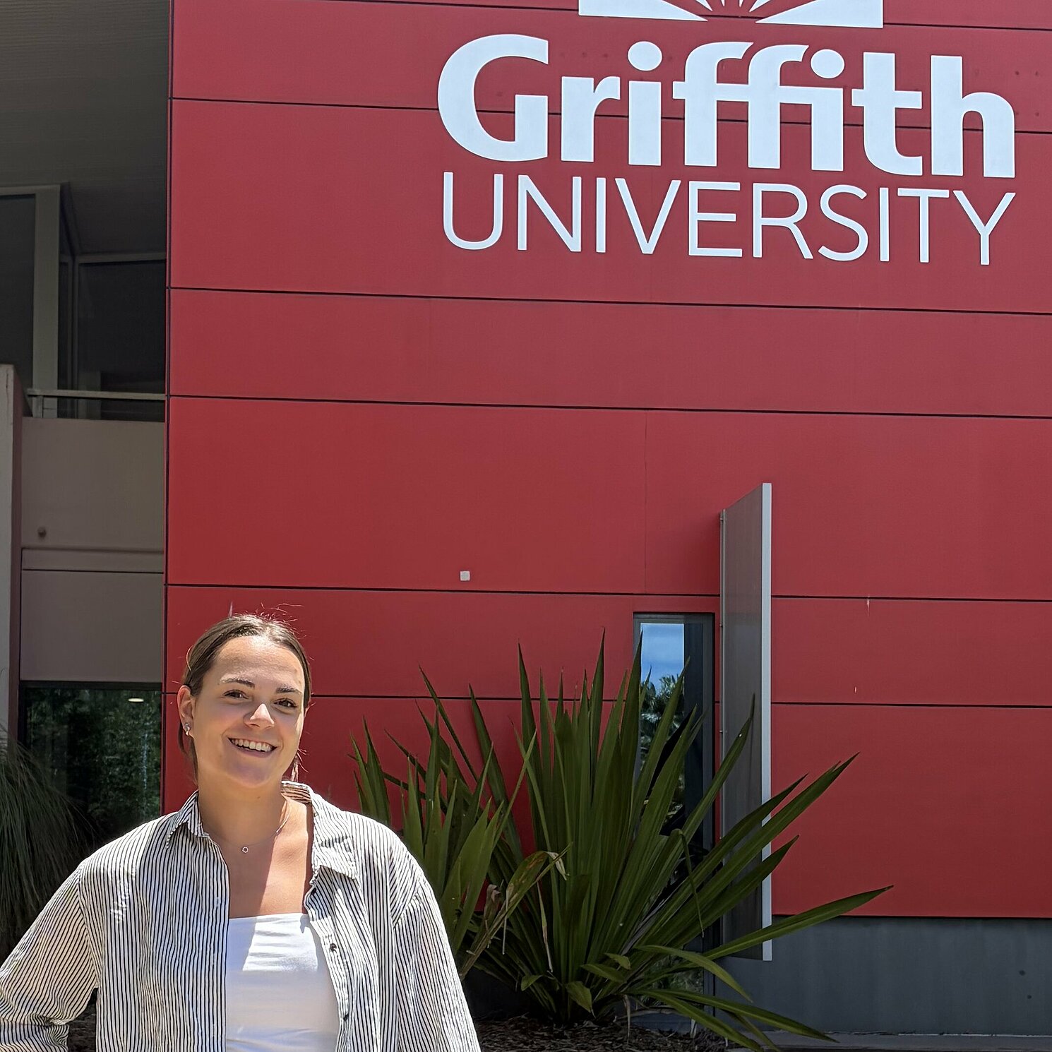Nina Eifert steht vor der Griffith University