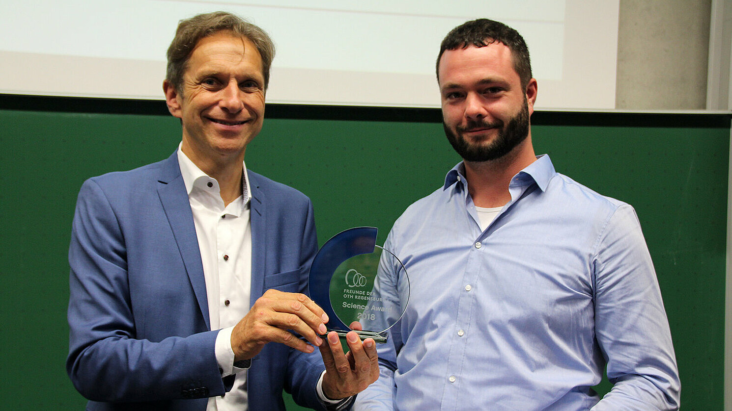 Preisverleihung: Eduard B. Wagner mit Tobias Spieker.