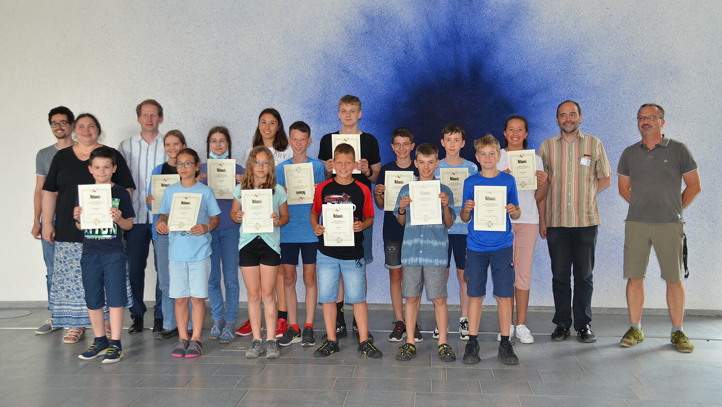 Erlebten einen spannenden Mathe-Tag an der OTH Regensburg: Die Preisträgerinnen und Preisträger der Fürther Mathematik-Olympiade. Foto: Eva Neumaier