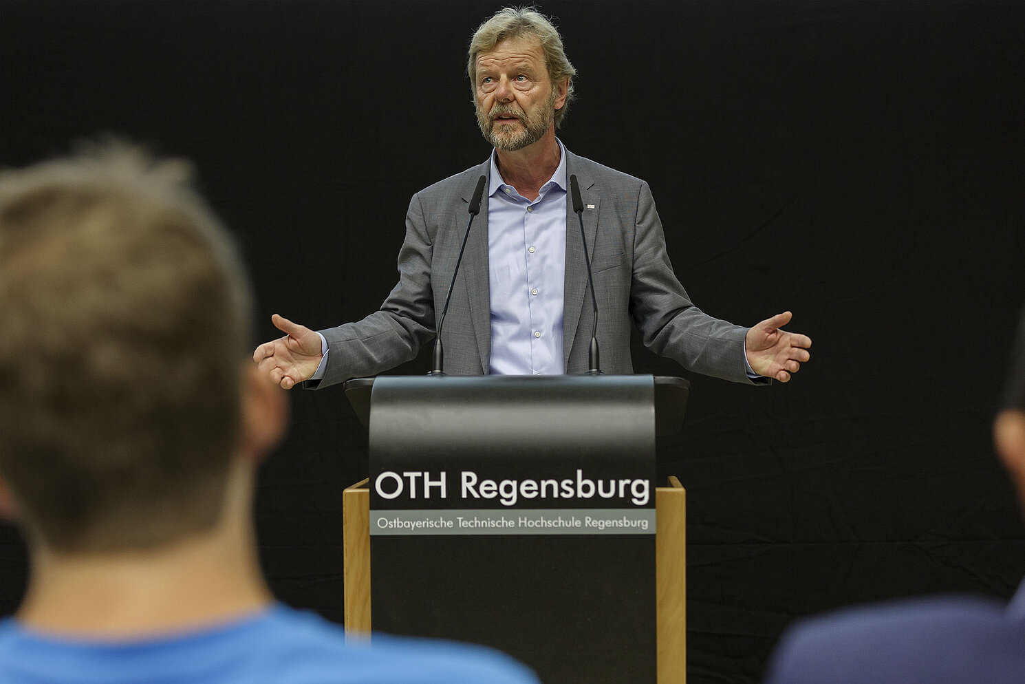 Startschuss: Präsident der OTH Regensburg Prof. Dr. Wolfgang Baier, stellte den neuen Studierenden in seiner Begrüßung die OTH Regensburg vor.