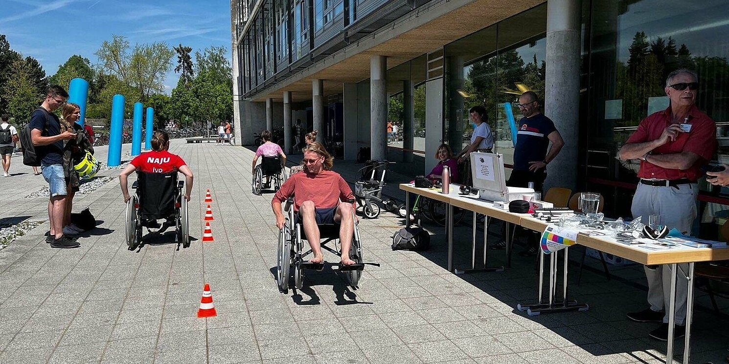Rollstuhlparcours auf dem Campus