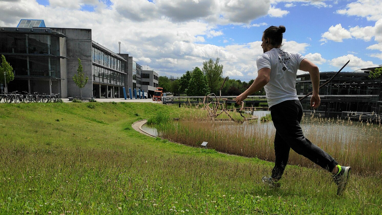 Joggen auf dem Campus: Mit einem Spendenlauf sicherten Studierende der OTH Regensburg die Finanzierung zweier Stipendienplätze im Rahmen des Deutschlandstipendiums.