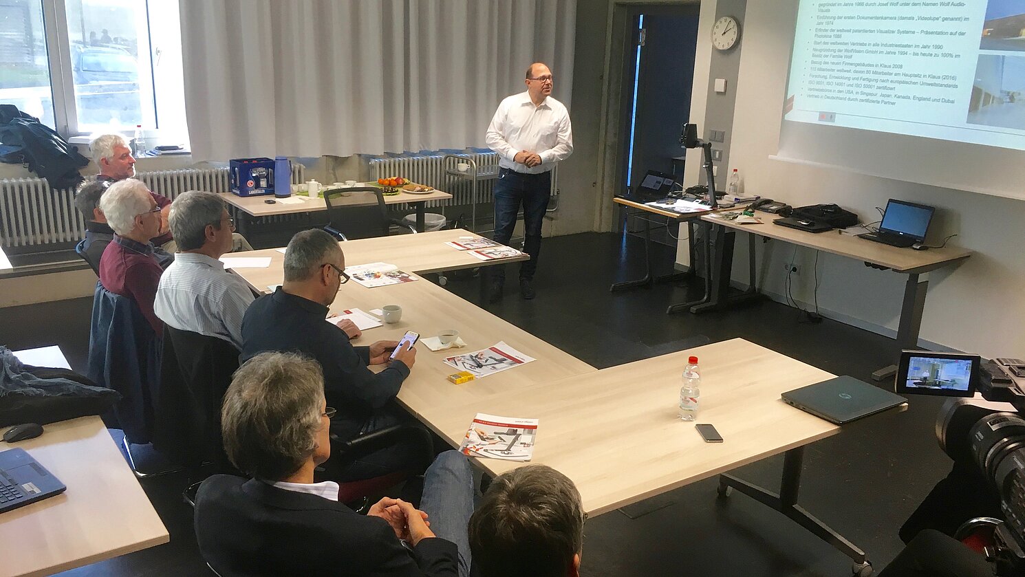 Tobias Ebinger von WolfVision in seinem Vortrag beim Tag der offenen Tür der Servicestelle Lehre und Didaktik Anfang Dezember 2018 an der OTH Regensburg.