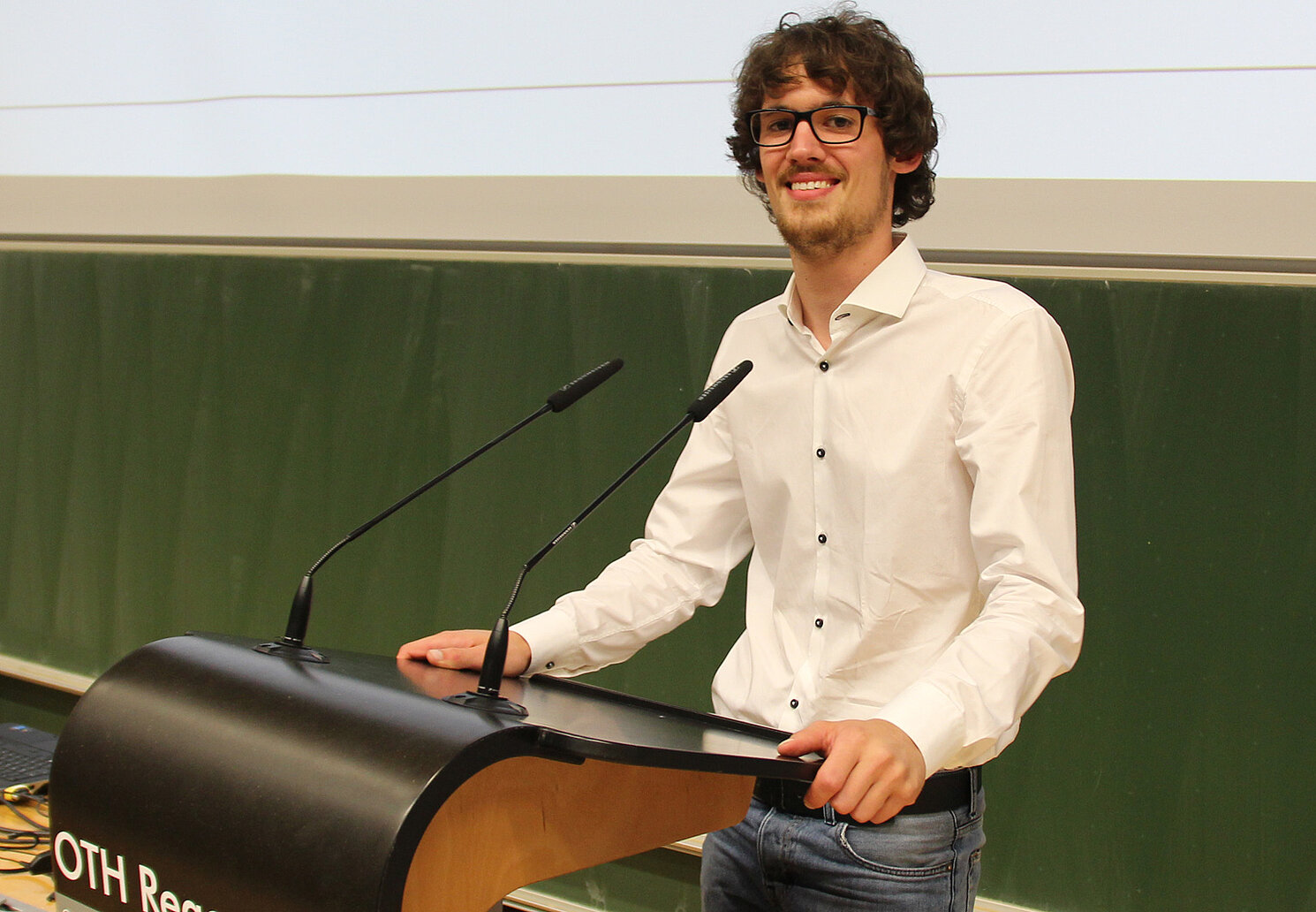 Michael Bender, Preisträger aus dem Jahr 2015, berichtete von seinen Erfahrungen bei einem Auslandspraktikum in der Schweiz. Michael Bender, Preisträger aus dem Jahr 2015, berichtete von seinen Erfahrungen bei einem Auslandspraktikum in der Schweiz.