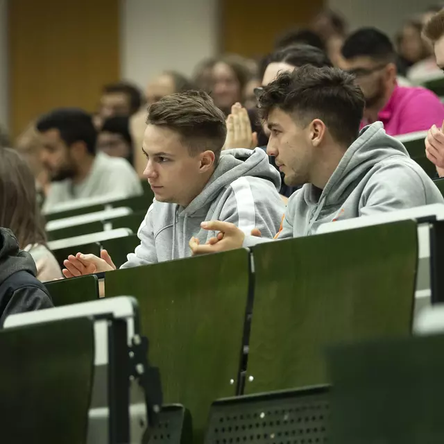 Studierende im Hörsaal