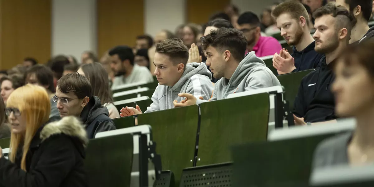 Studierende im Hörsaal