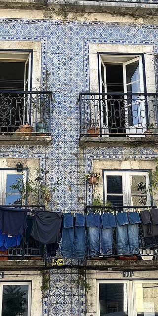 Typische Hausfassade in Lissabon