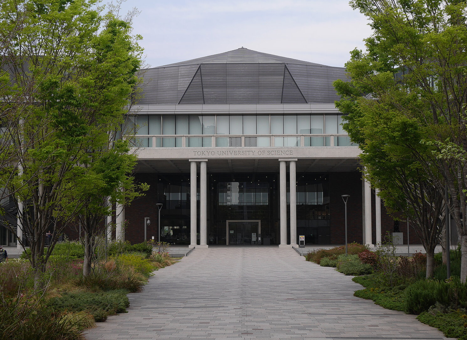 Die Bibliothek der Tokyo University of Science.