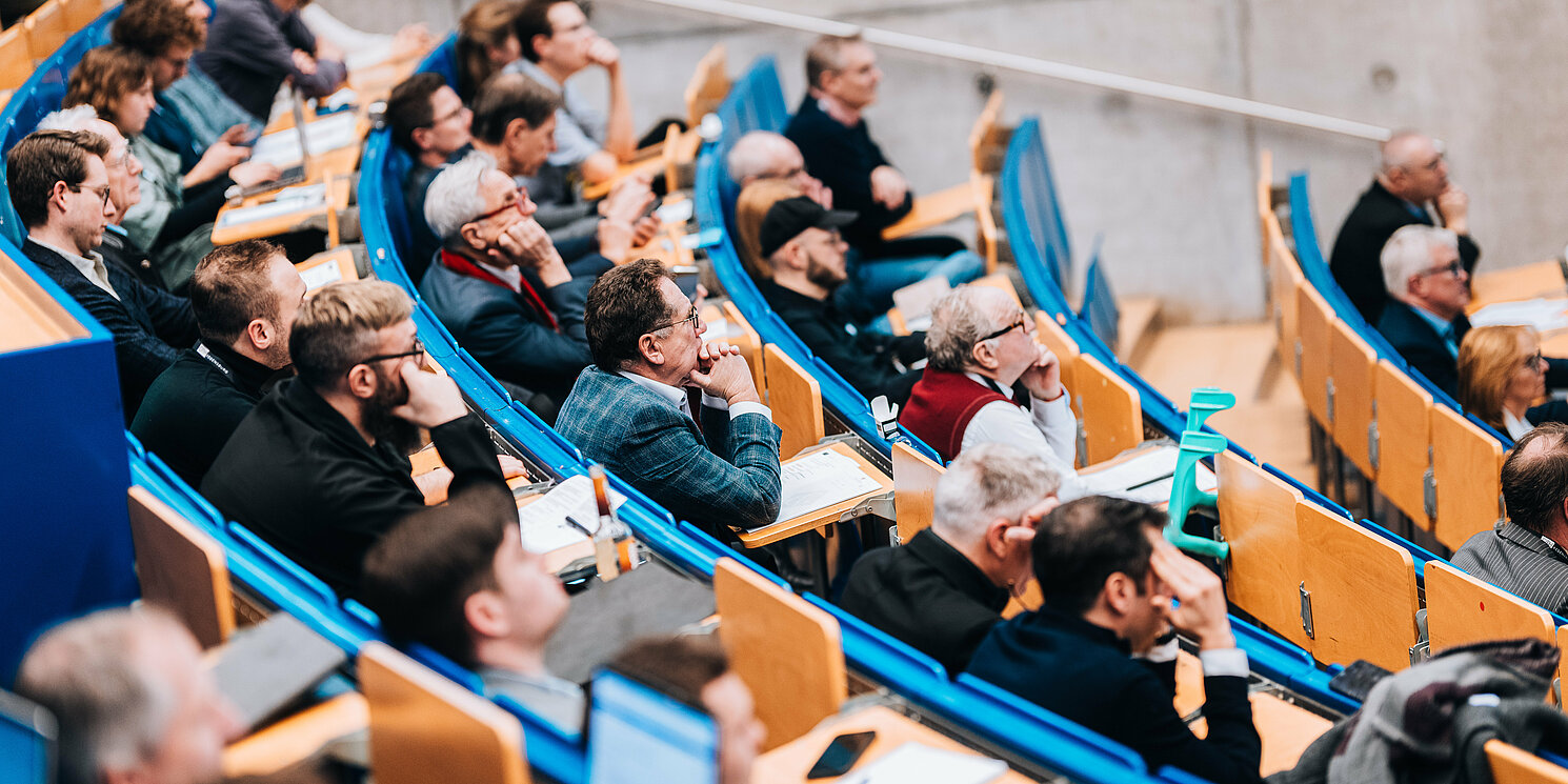 Bild in einen besetzten Hörsaal