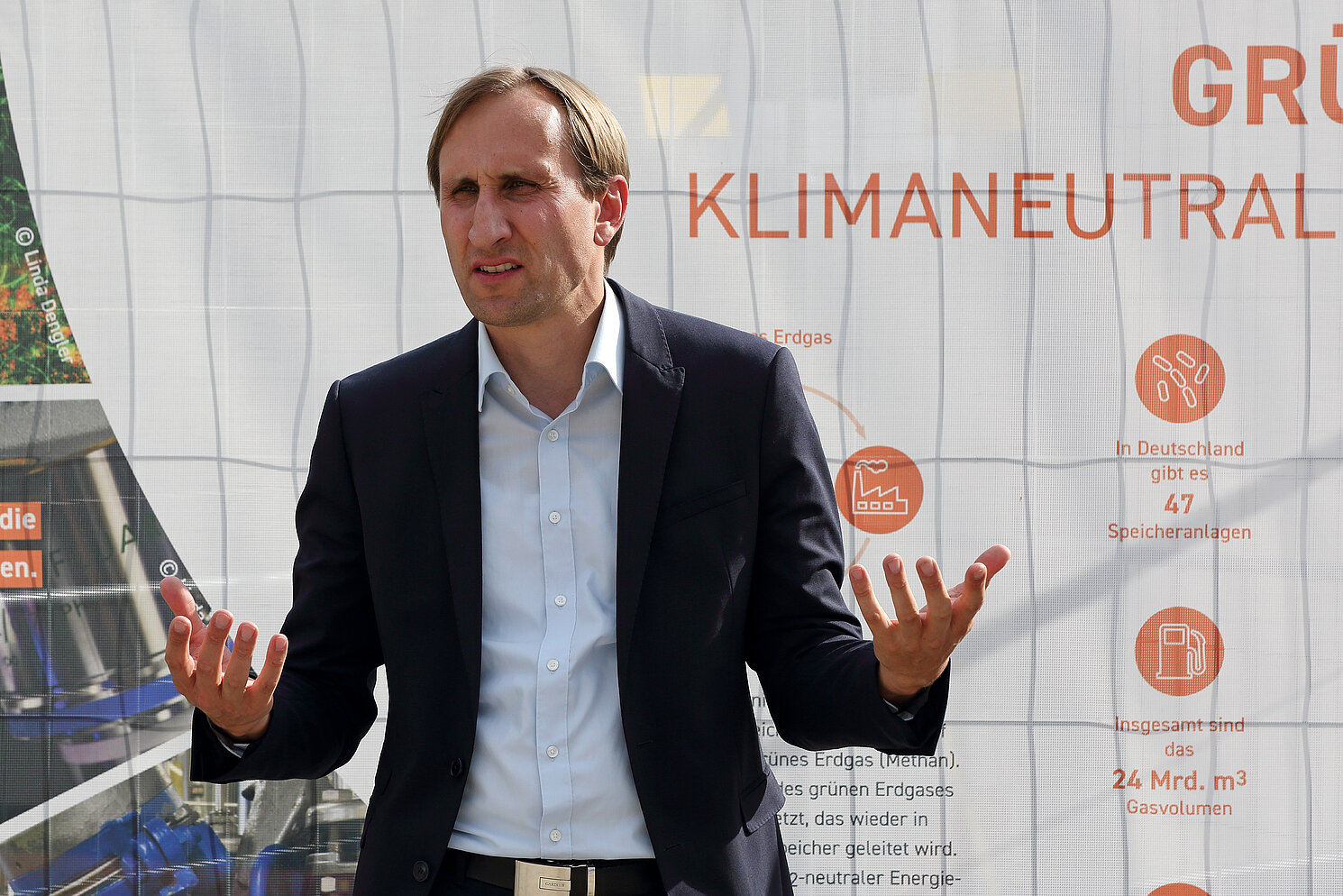 „Wir bringen Wind- und Sonnenenergie in die dunklen Flautenzeiten“: Prof. Dr. Michael Sterner. Fotos: Peter Ferstl, Stadt Regensburg