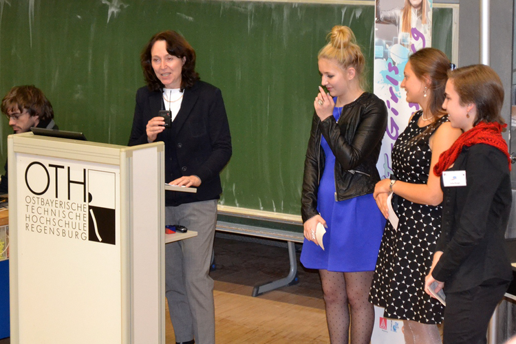 2014_10_30-Abschluss_Prof-Dr-Klaudia-Winkler.png