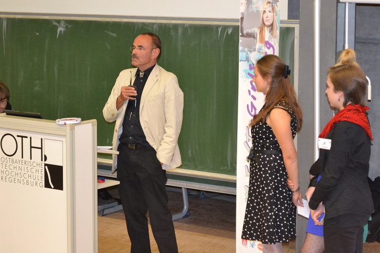 2014_10_30_Laudatio-DrDieterHausamann-Leiter_DLR_School_Lab.png