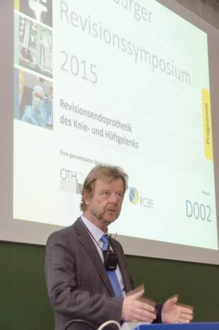 Präsident Prof. Dr. Wolfgang Baier begrüßt die Teilnehmer und Teilnehmerinnen des Symposiums.
