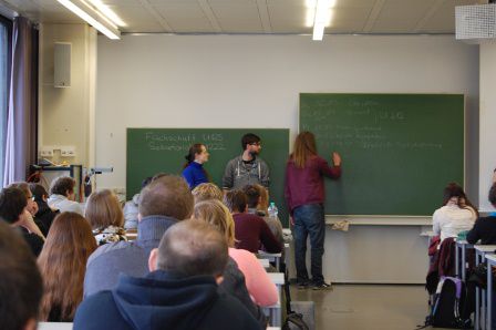 Die Vorkursteilnehmer bei der Begrüßung. Foto: Barbara Uhl (OTH Regensburg)