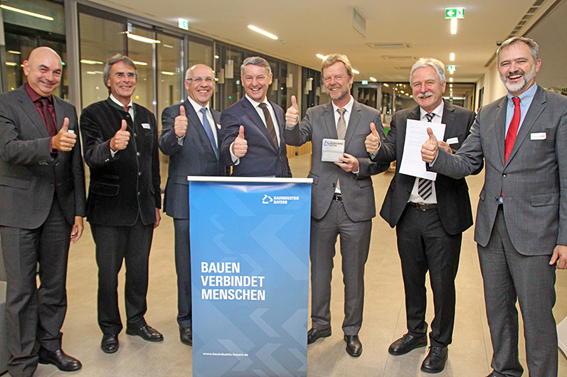 von links: Jürgen Mistol, Axel Bartelt, Ewald Weber, Thomas Schmid, Prof. Dr. Wolfgang Baier, Prof. Dr. Andreas Maurial, und Dipl.-Geogr. Martin Schneider. Foto: OTH Regensburg