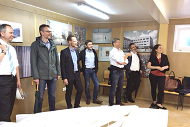 Alumni und Freunde der OTH Regensburg werden über das Bauprojekt Museum der Bayerischen Geschichte informiert. Alumni und Freunde der OTH Regensburg werden über das Bauprojekt Museum der Bayerischen Geschichte informiert.