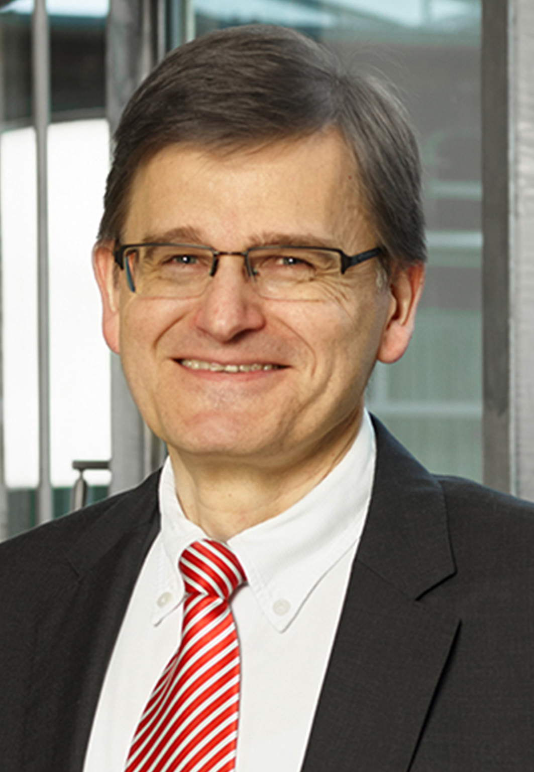Neues Mitglied ab 1. Juli ist Prof. Dr. Alfred Höß, Vizepräsident der OTH Amberg-Weiden. Foto: privat