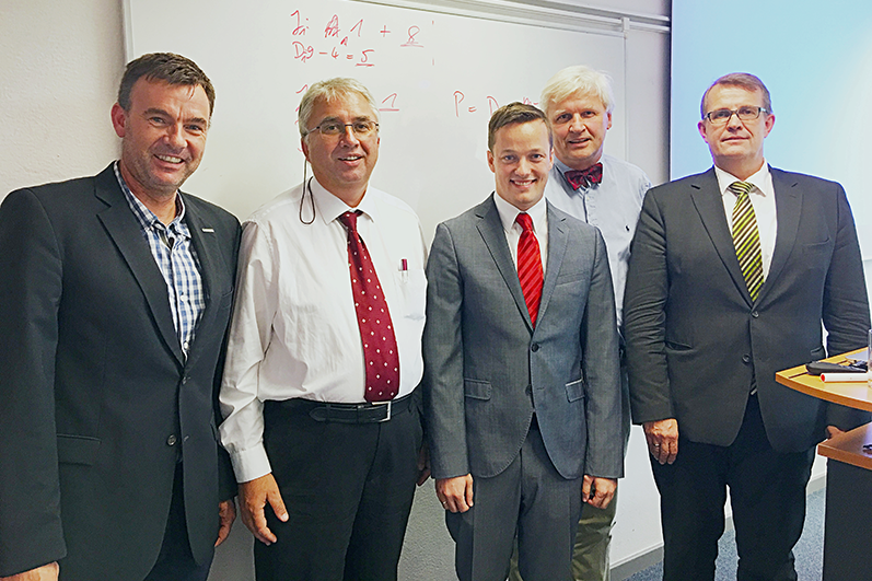 v.l.n.r. Prof. Dr. Andreas Rausch, Prof. Dr. Jürgen Mottok, Dr. Martin Alfranseder, Prof. Dr. Christian Siemers, Prof. Dr. Volker Wesling Foto: OTH Regensburg v.l.n.r. Prof. Dr. Andreas Rausch, Prof. Dr. Jürgen Mottok, Dr. Martin Alfranseder, Prof. Dr. Christian Siemers, Prof. Dr. Volker Wesling Foto: OTH Regensburg