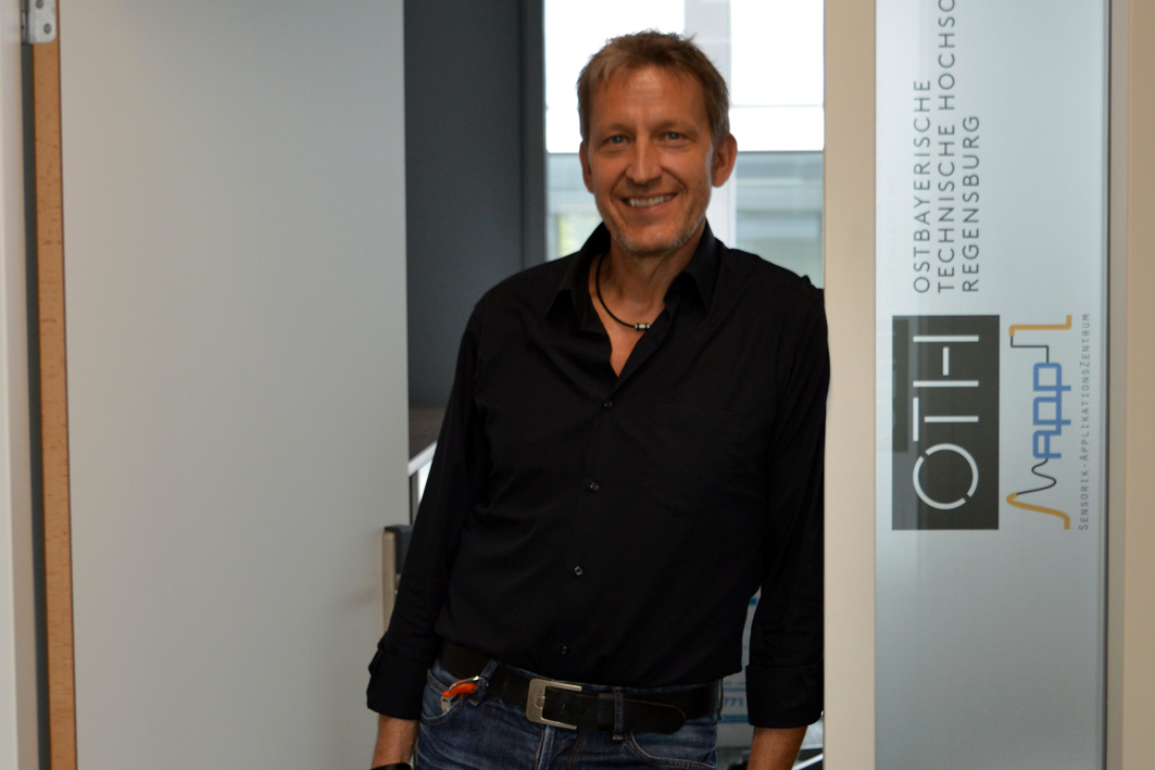 Prof. Dr. Rudolf Bierl, Leiter des Sensorik-ApplikationsZentrums (SappZ) der OTH Regensburg