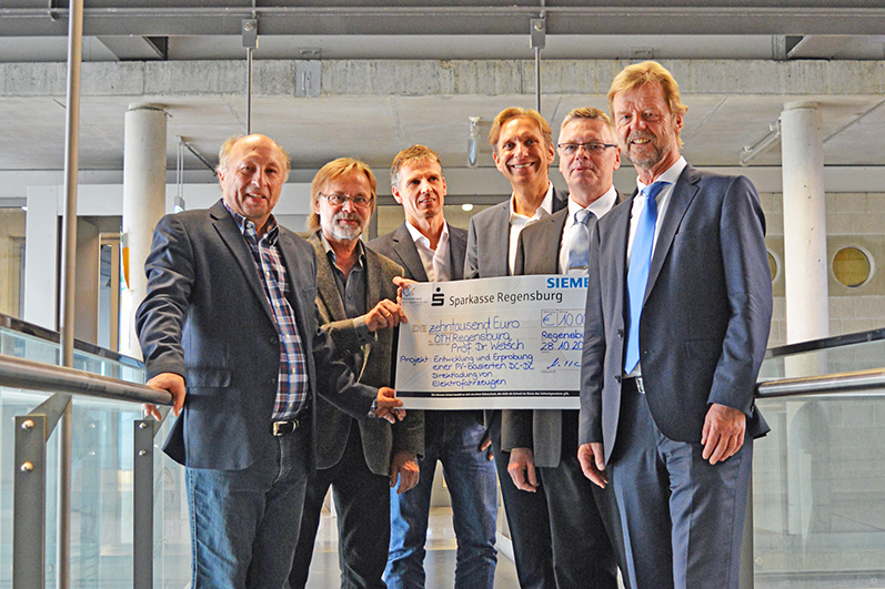 Bei der Spendenübergabe (von links): Prof. Dr. Andreas Welsch, Prof. Dr. Dieter Kohlert, Prof. Dr. Christian Schimpfle, Eduard B. Wagner, Andreas Matthe, Prof. Dr. Wolfgang Baier