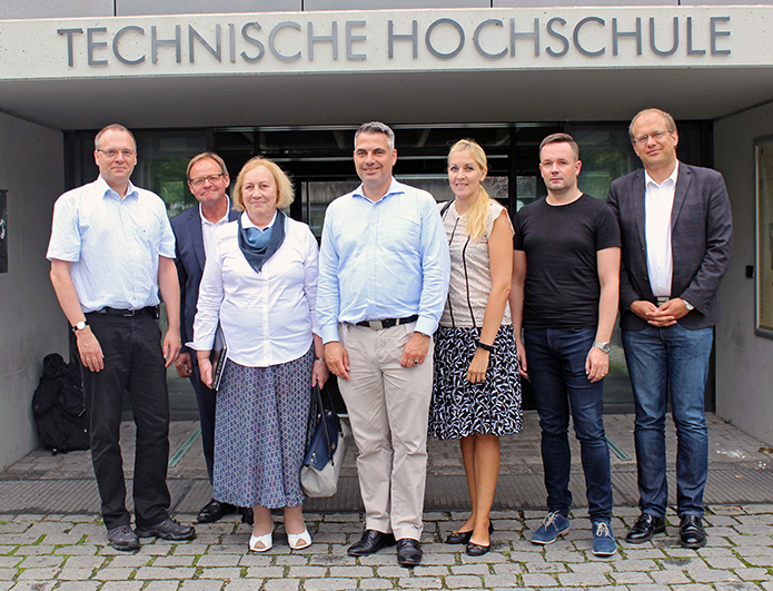 Gruppenbild der Delegation aus Tallinn mit Vertretern der OTH Regensburg. 
