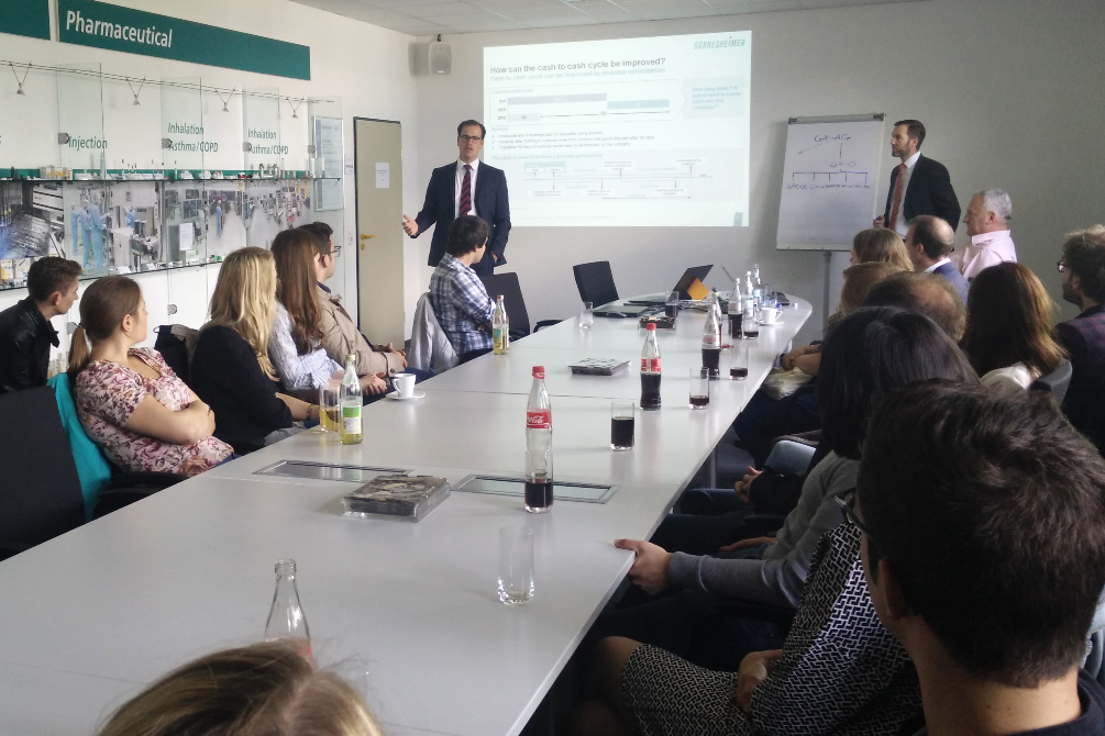 Dr. Robert Schilling und Josef Kammermeier von der Gerresheimer AG referieren zum Thema „Working Capital Management“. 
