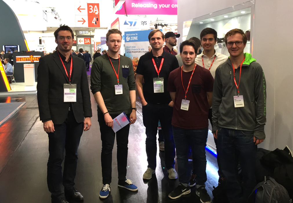 Prof. Dr. Wolfgang Mauerer, Leiter des Labors für Digitalisierung, begleitet Labormitarbeiter und Studierende zur embedded world 2017 nach Nürnberg.