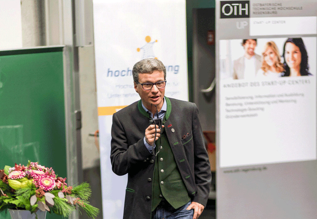 Archivbild: Wissenschaftsminister Bernd Sibler beim Hochschulgründertag im November 2016 an der OTH Regensburg. Foto: OTH Regensburg  / Alexander Urban.