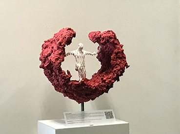 Eine Skulptur von Lucas Becker und Federica Fricke zum Projekt "NewGenStent" von Prof: Dr. Thomas Schratzenstaller. 