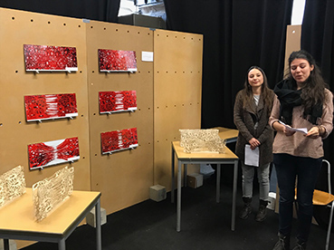 Arbeiten von Elena Treffehn und Melanie Rengstl zum Projekt "Geburtshilfe 2.0" von Prof. Dr. Sebastian Dendorfer. 